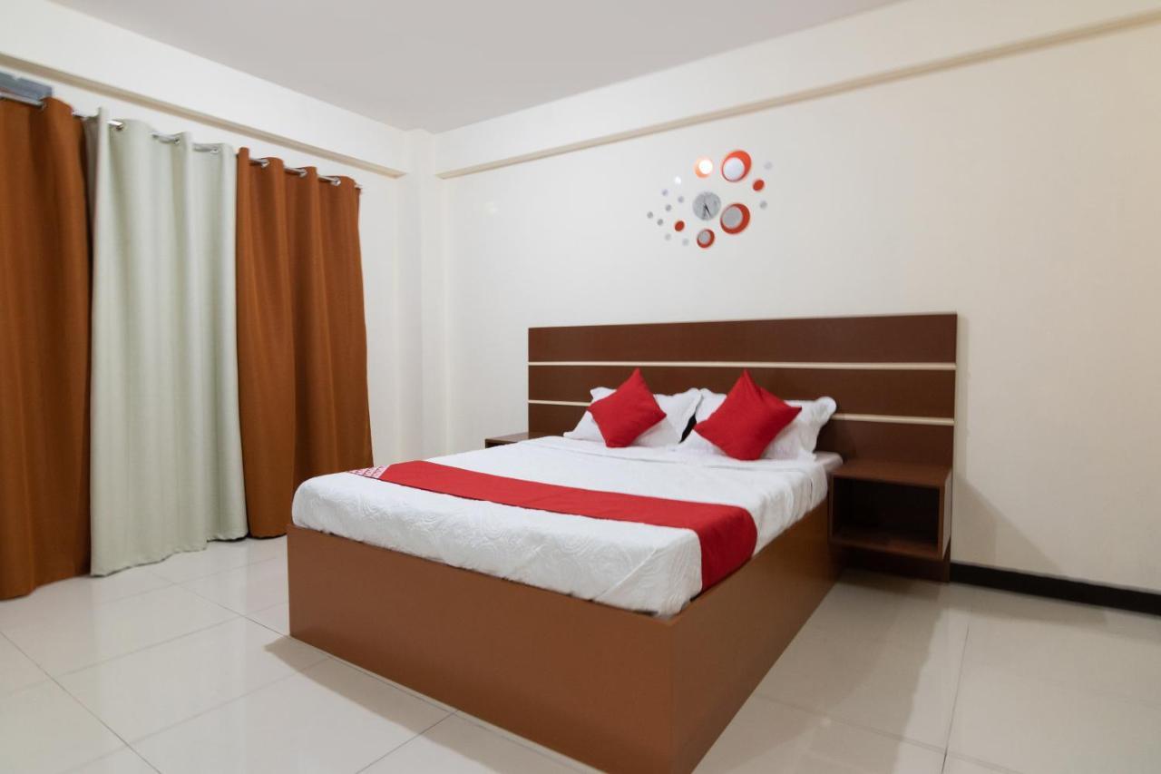 Oyo 578 Red Velvet Suites Manila Exteriör bild