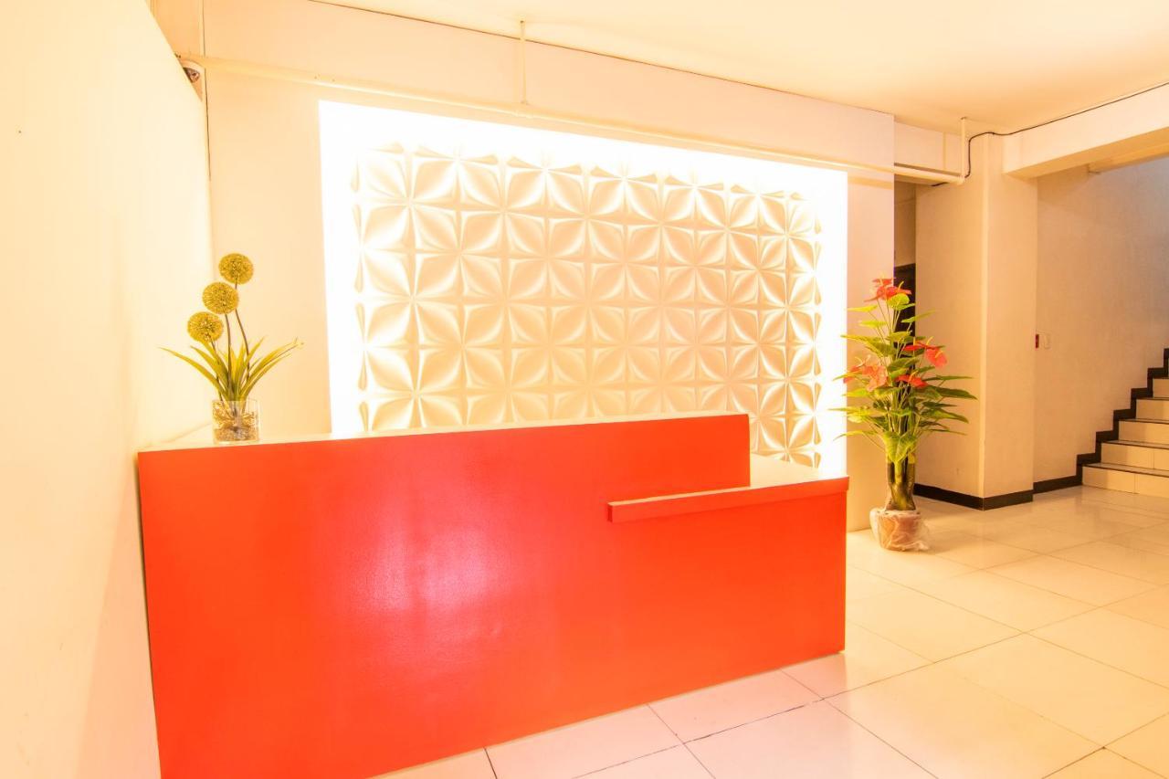 Oyo 578 Red Velvet Suites Manila Exteriör bild